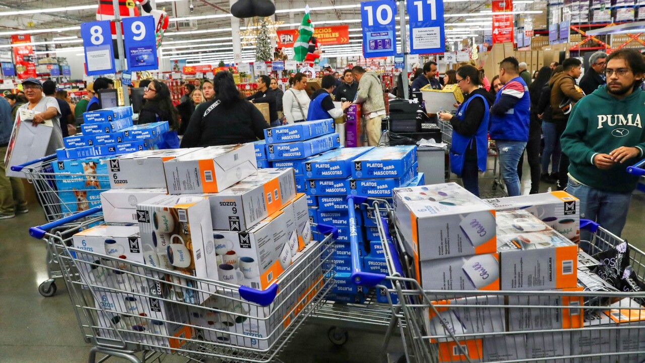 ¿Por qué el dueño de Walmart, Aurrera y Sam's Club pone tiendas tan cerca sin quitarse clientes entre sí?