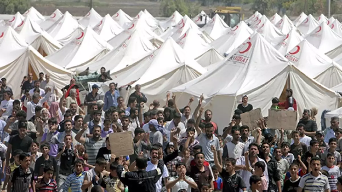 refugiados sirios gritan consignas contra presidente