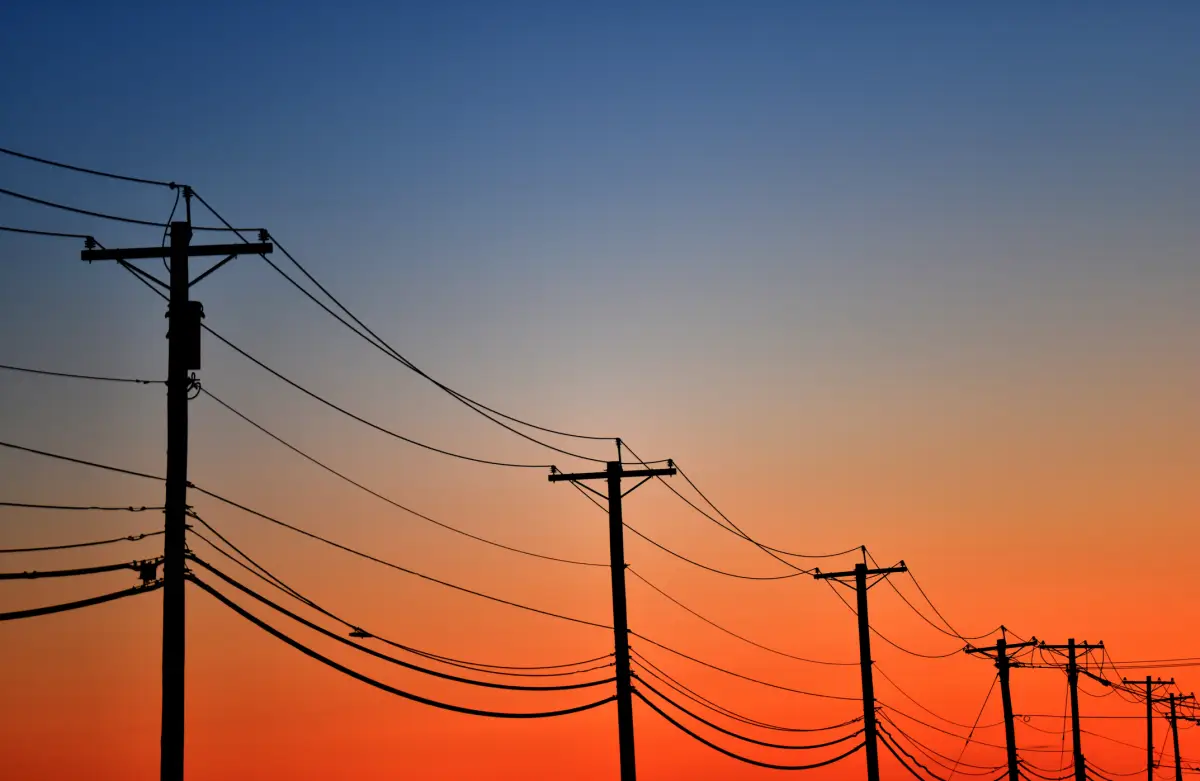 La reforma eléctrica del presidente ha enfrentado más de 100 solicitudes de amparo que buscan frenar la medida. 
