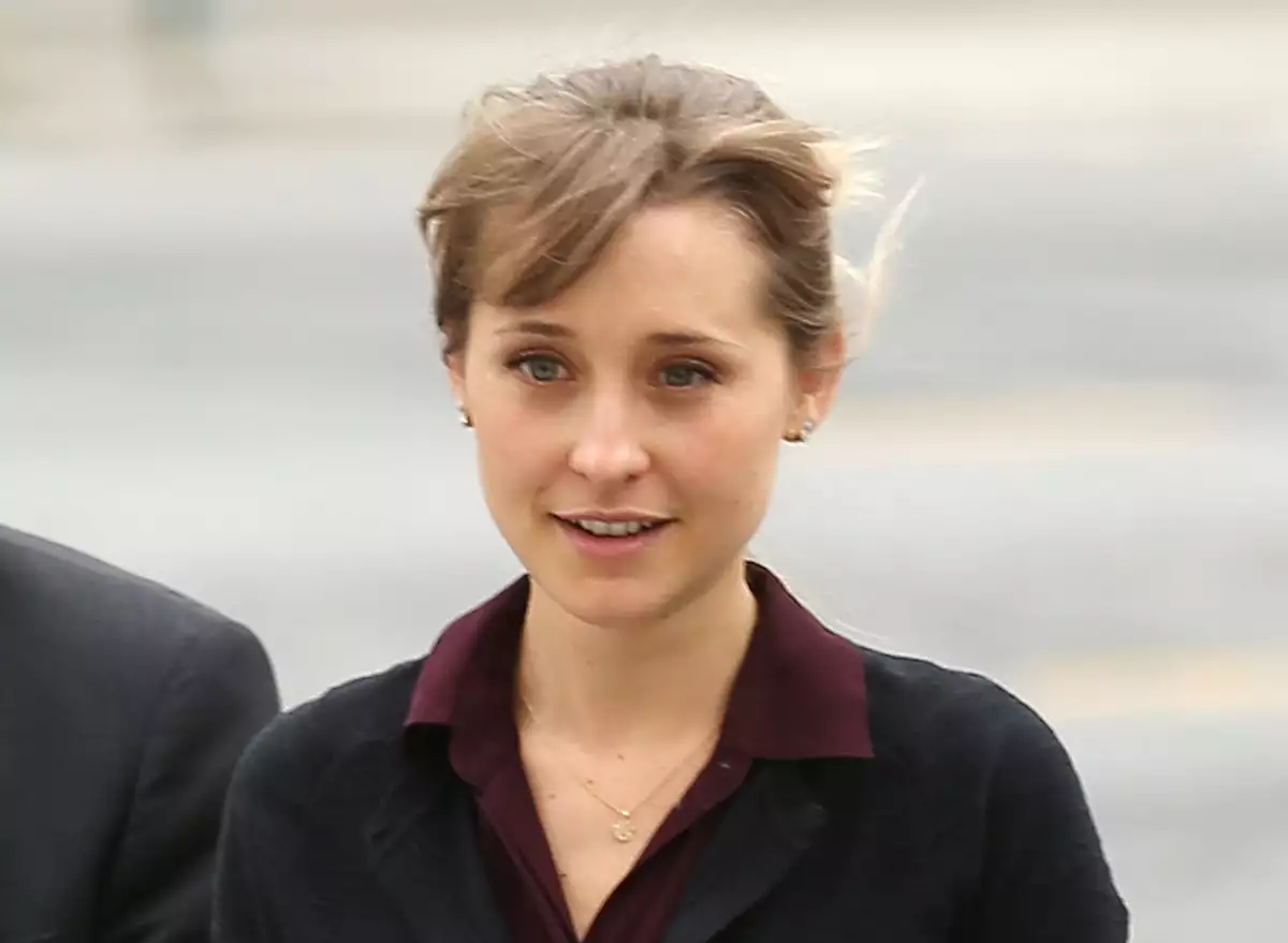 allison-mack-se-casa
