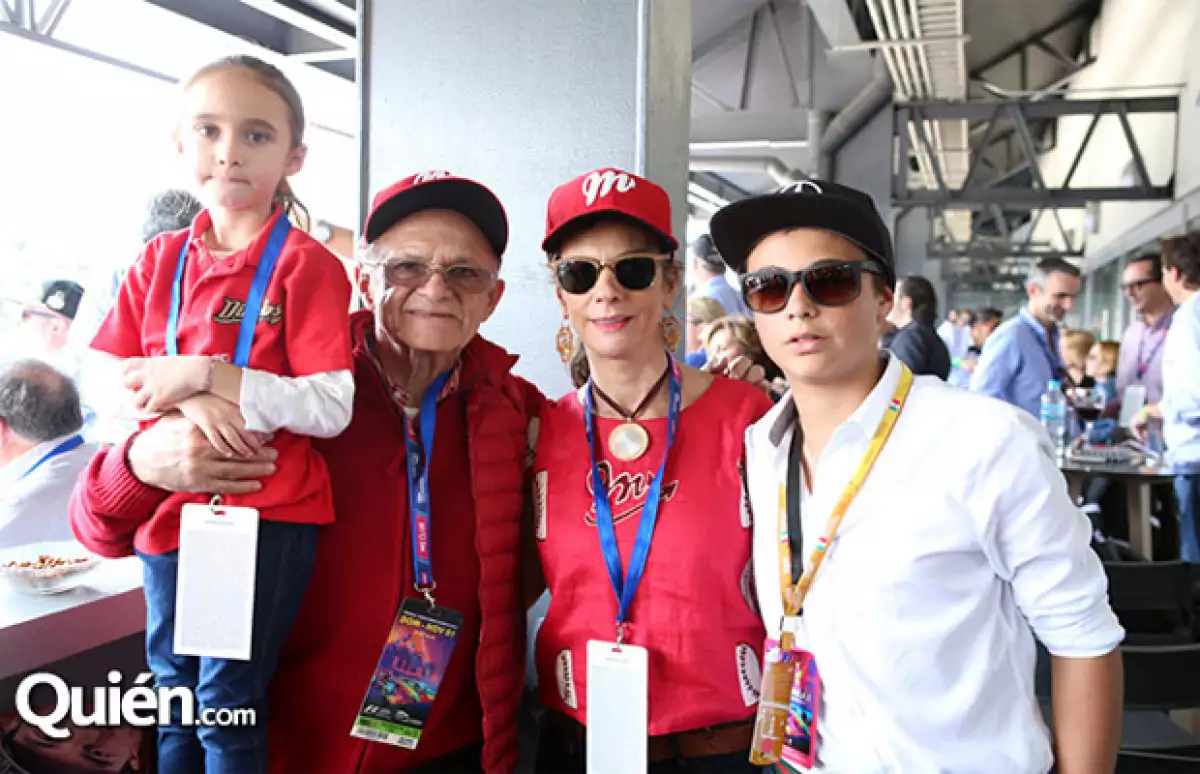 La familia Harp viviendo la adrenalina de la competencia.