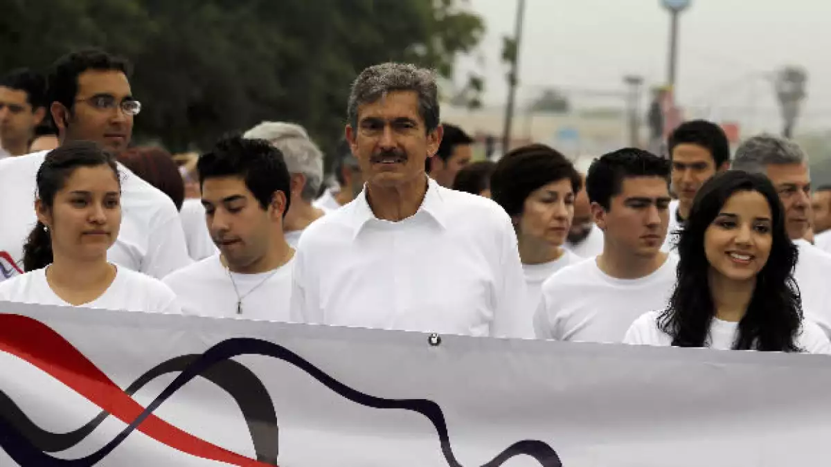 El rector del TEC encabeza una marcha contra la inseguridad en Monterrey