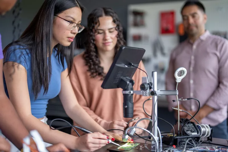 STEM con perspectiva de futuro: una apuesta por el talento femenino