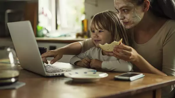 ¿No tienes tiempo de arreglarte y tu piel se ve apagada y sin vida? ¡Es momento de cambiar! Estos tips te harán lucir como la mamá guapa y especial que eres.