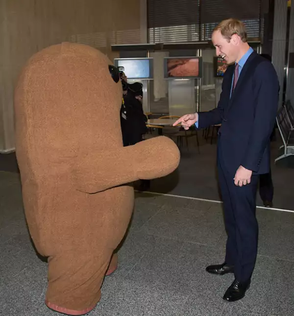 Domo Kun se hizo presente durante la visita del príncipe.