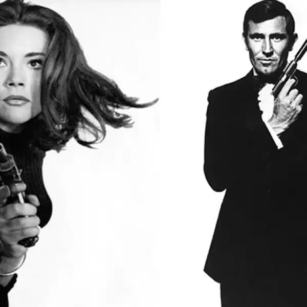 `On her magesty´s service´ fue la única película de Bond protagonizada por George Lazenby quien actuó con Diana Rigg en 1969.