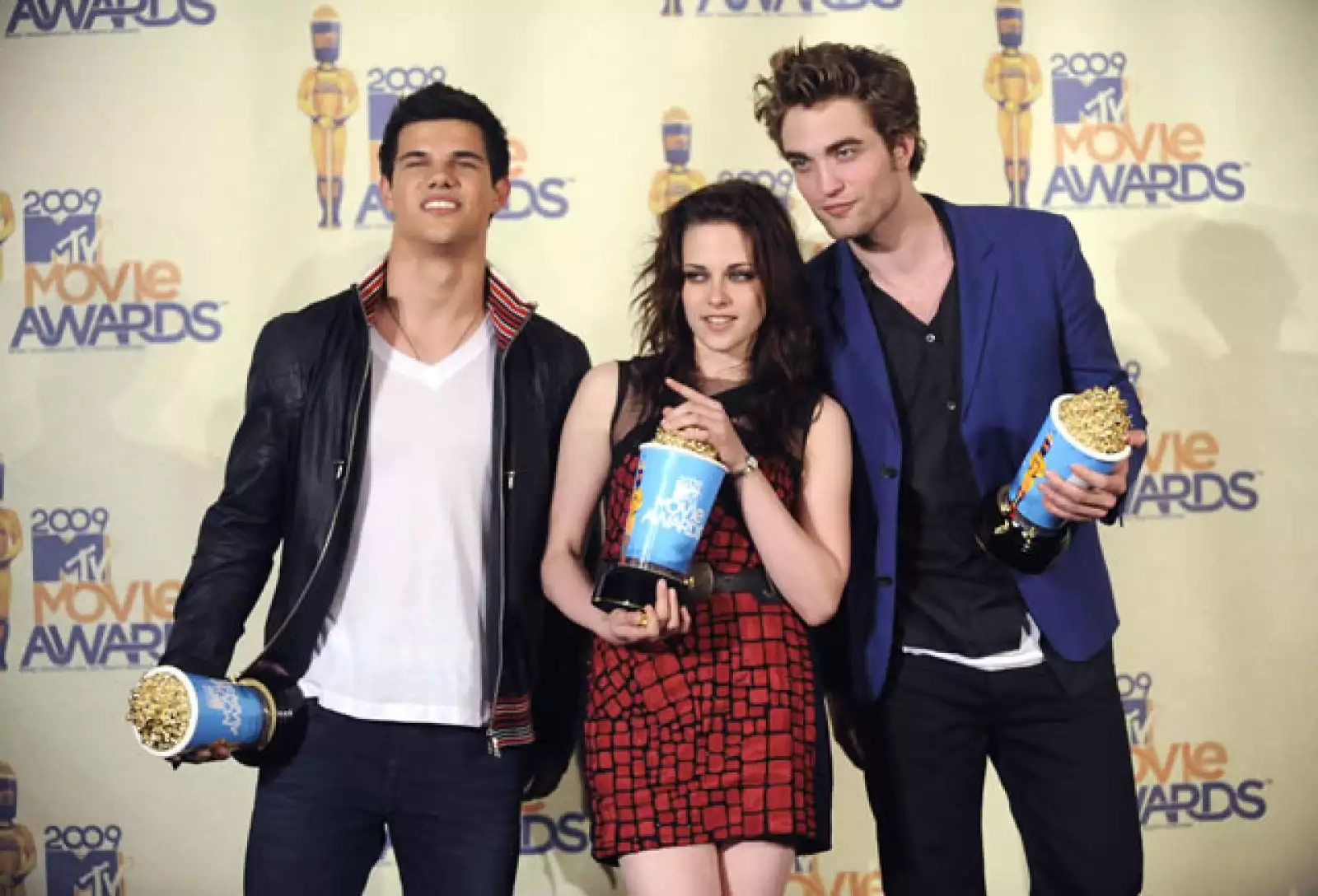 Según la californiana si revelara el nombre de su novio la prensa pediría por más detalles.