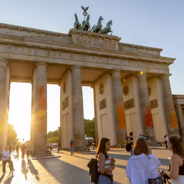 Last Generation climate activists spray Brandenburg Gate