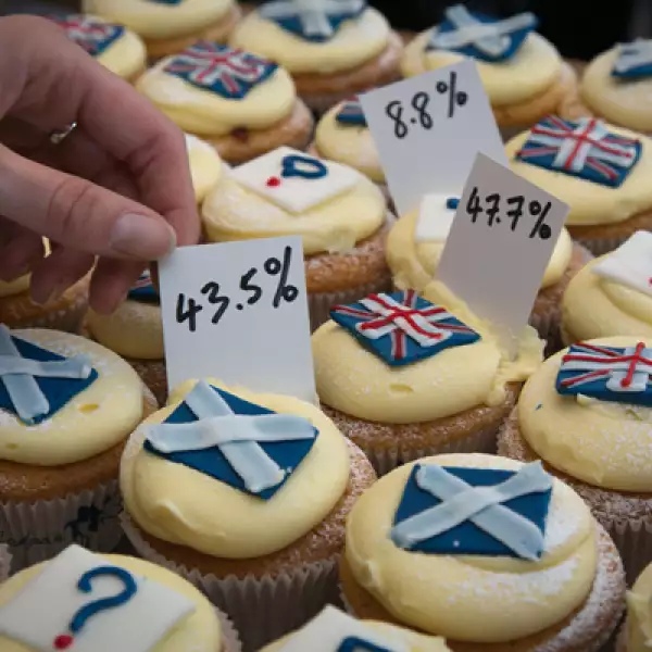 El debate ha llegado hasta los postres pues se han preparado cupcakes para reprentar los resultados de los reñidos sondeos sobre el referéndum.