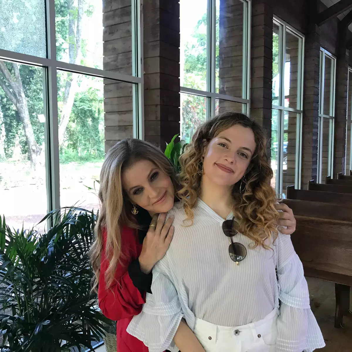 Lisa Marie Presley y  Riley Keough