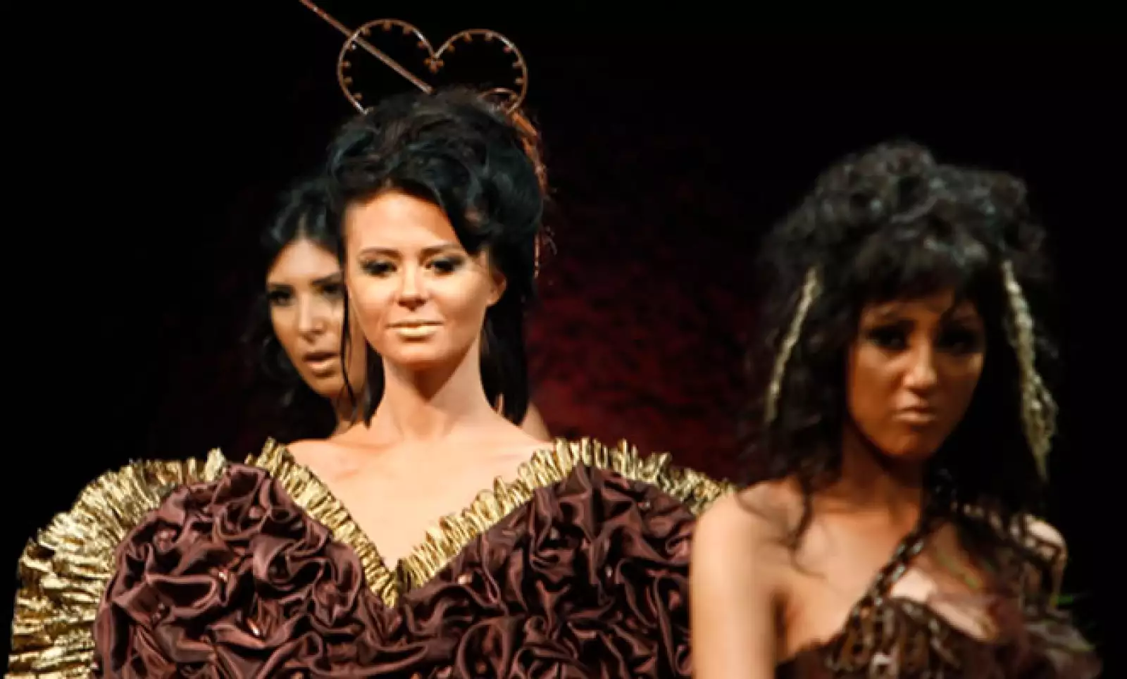 En el Cairo se llevó a cabo un desfile de modas especial, en el cual los vestidos tenían adornos de chocolate comestible.