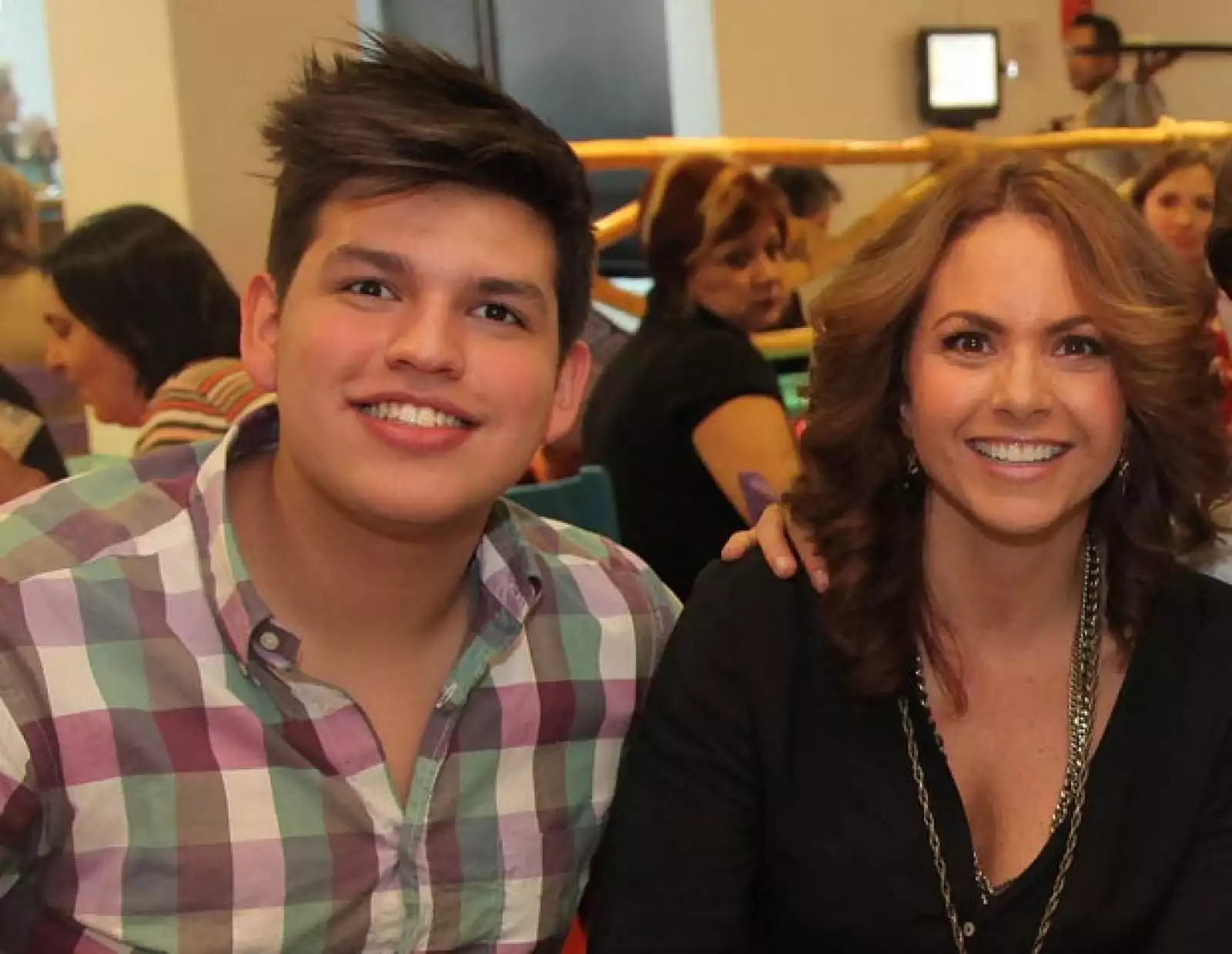 El cariño que le ha tomado la intérprete a los integrantes de su equipo quedó evidenciado en todo momento.