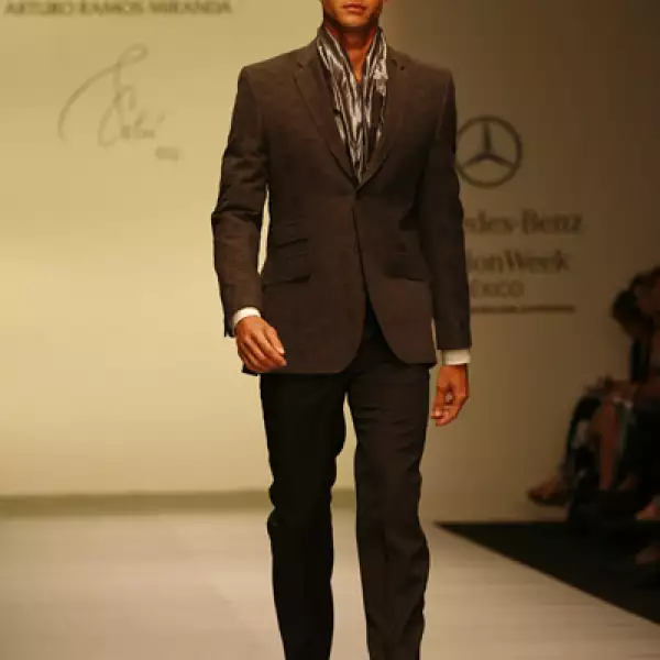 Desfile Arturo Ramos