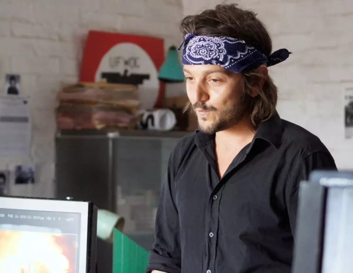 Diego Luna nuevamente en su faceta de director de cine.