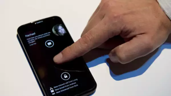 Motorola dijo que un usuario invierte 10 minutos a la semana en desbloquear su teléfono. (Foto: AFP)