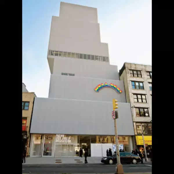 Desde su diseño en 2002, el edificio del New Museum buscaba satisfacer las necesidades de espacios de exhibición sin sacrificar las vistas del exterior.