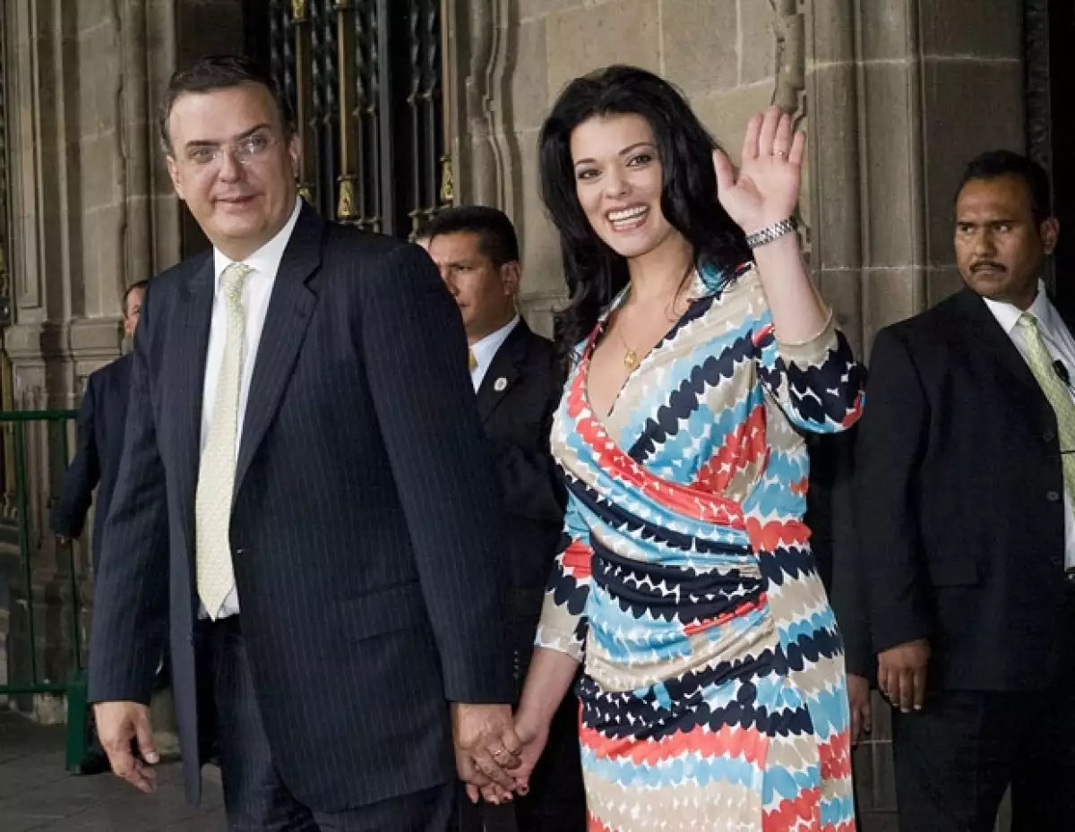 Este 12 de diciembre el ex Jefe de Gobierno capitalino y su esposa recibieron la llegada de una niña y un niño, quienes llevarán los nombres de Ivanna y Julián.
