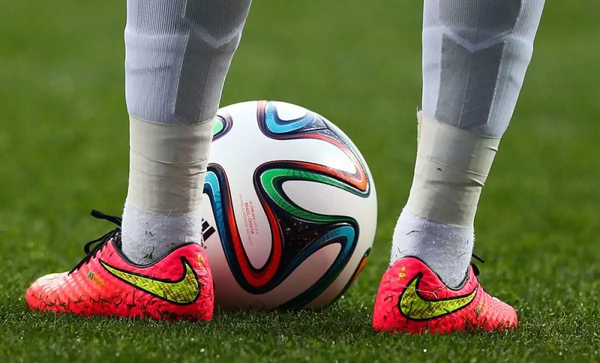 Nyemar Jr Hypervenom Nike