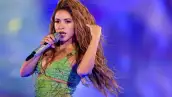 Shakira actúa en el escenario durante un concierto gratuito multitudinario en la playa de Copacabana el 2 de mayo de 2026 en Río de Janeiro, Brasil.