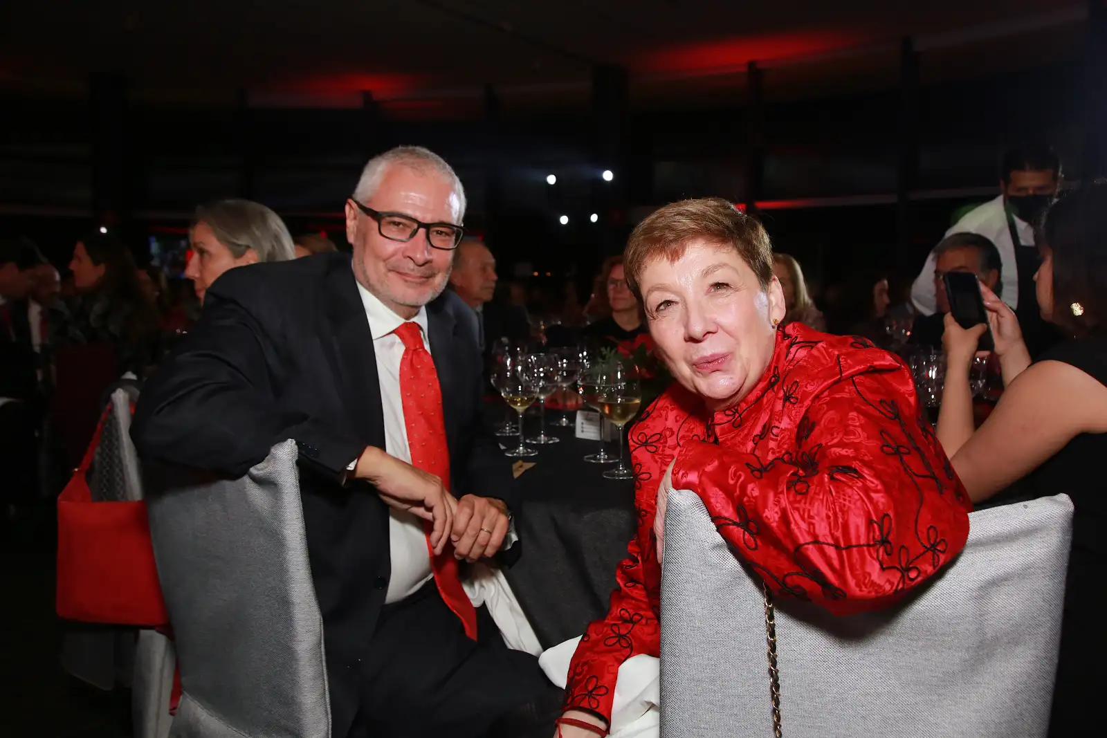CENA EN ROJO