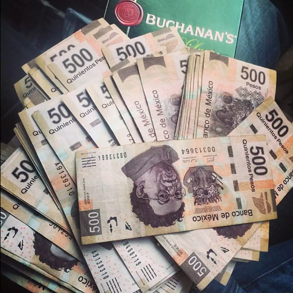 El perfil de la cuenta son jóvenes mexicanos de cierto sector de la sociedad mexicana con ingresos para adquirir marcas y experiencias de lujo.