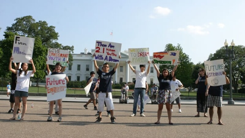 Inmigrantes indocumentados apoyan el Dream Act