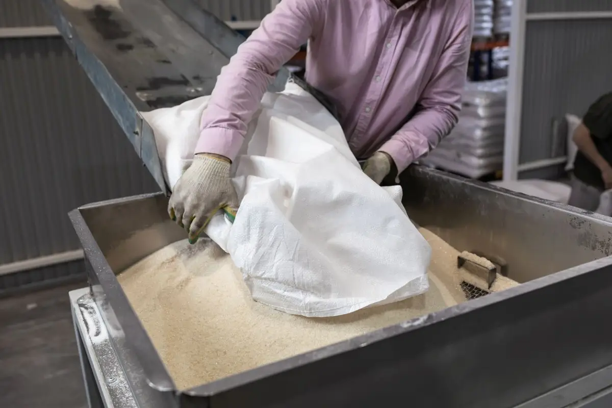 México baja cupo de azúcar para exportar a EU en medio de reducida producción