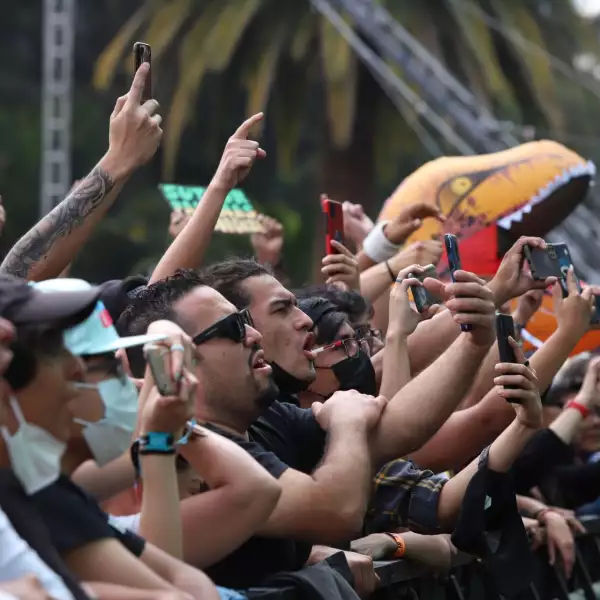 Fanáticos durante el Festival Iberoamericano de Cultura Musical Vive Latino 2022 que se realiza en el Foro Sol.