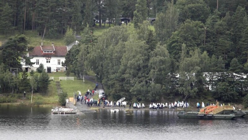 Los sobrevivientes del ataque en Utoya, Noruega, regresan ...