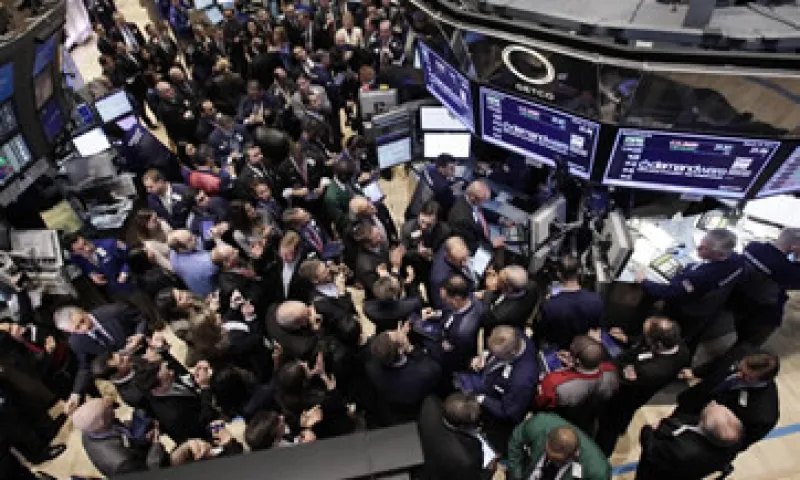 El público inversionista en Estados Unidos sigue muy escéptico del mercado bursátil después de haber sufrido dos quemazones en la última década. (Foto: AP)