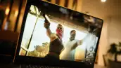 Imagen de un fragmento del trailer de GTA VI con una escena real del videojuego.
