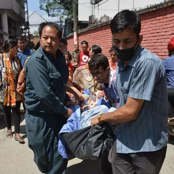 Hospital evacuacion Katmandu Nepal