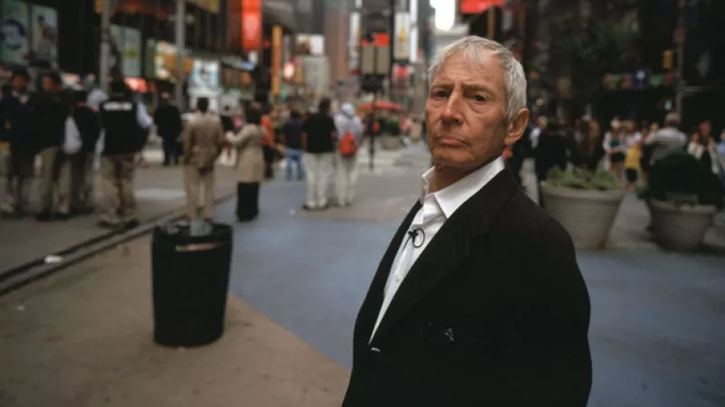 Luego de que HBO transmitiera varios capítulos sobre cómo Robert Durst estuvo involucrado en varios homicidios, éste confiesa que los había matado a todos y es detenido por las autoridades.