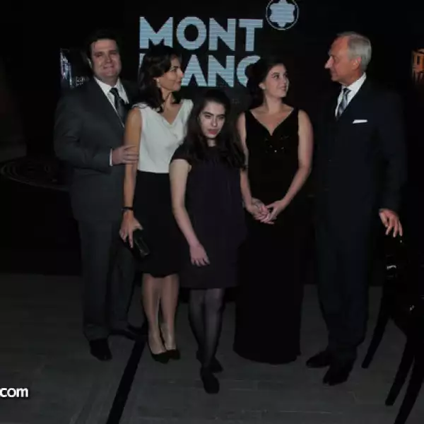 Agustín, Isabel e Isabel Coppel con Ana Capetillo y Lutz Bethage