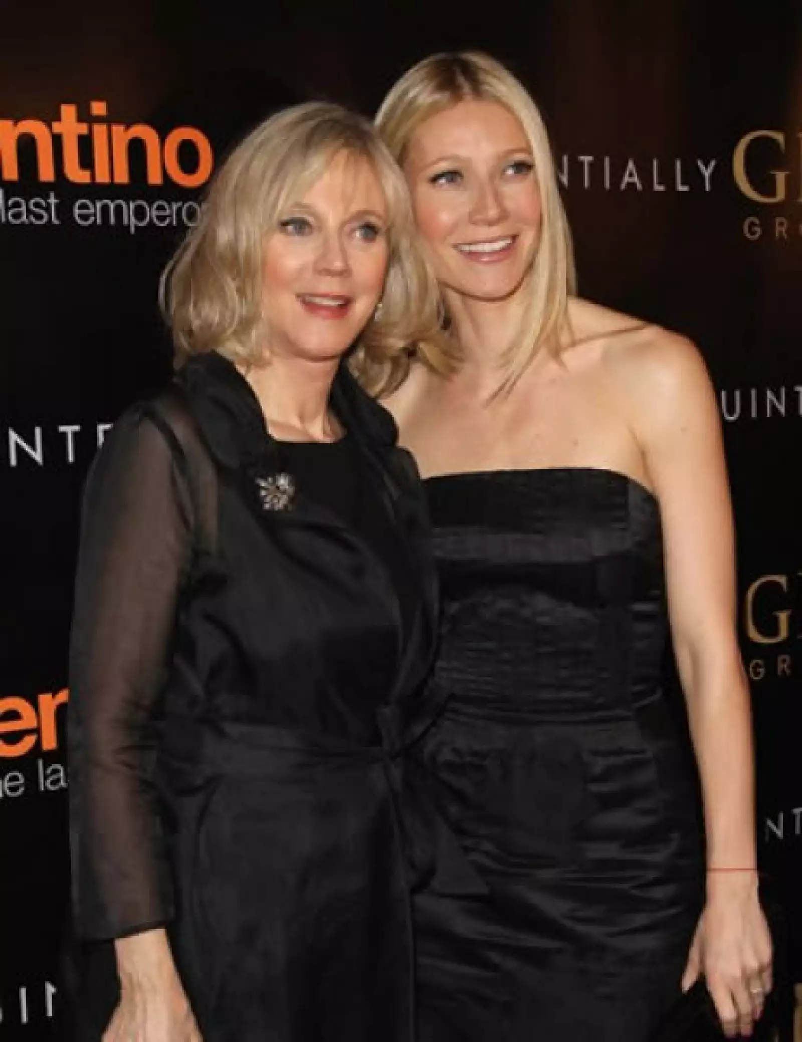 Quienes sin duda son muy parecidas, no sólo físicamente sino en el talento, son Blythe Danner y Gwyneth Paltrow. La rubia esposa del vocalista de Coldplay ya ganó un Oscar y la pequeña hija de la pareja, Apple, lleva por segundo nombre el de su abuela.