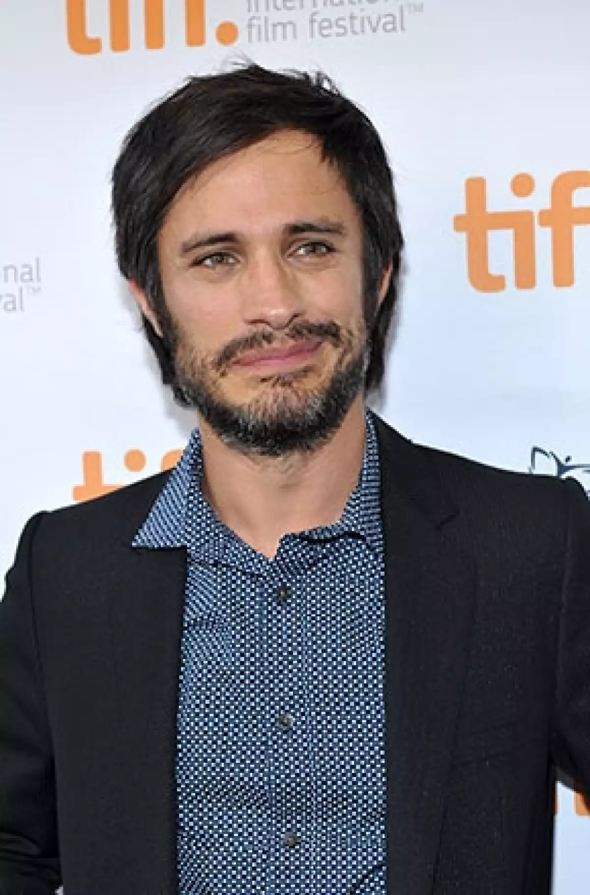 El actor mexicano aseguró que el concepto de monogamia es una herencia de la Edad Media, por lo que es muy cuestionable en la actualidad.