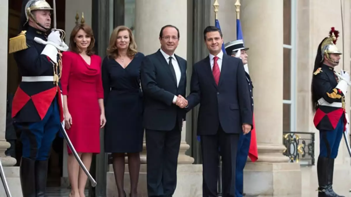 Peña Nieto es recibido por Francois Hollande