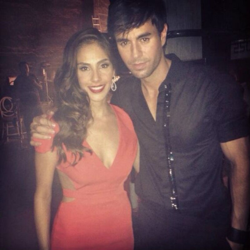 Sandra Echeverría compartió su foto con Enrique desde el set del video.