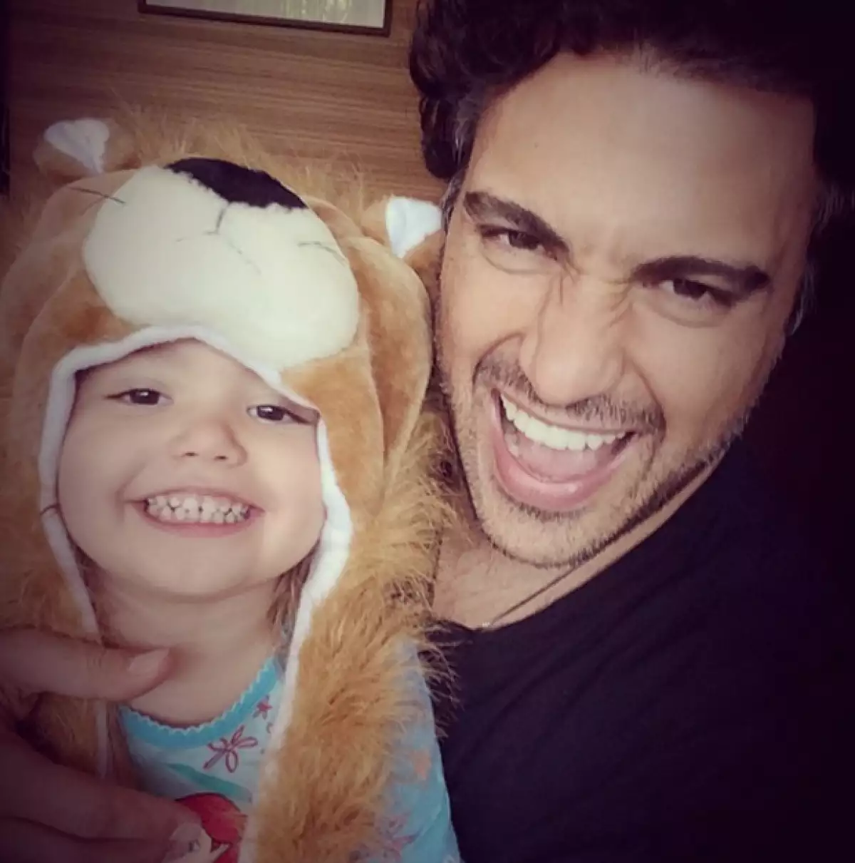 Padre e hija se la pasan de lo mejor juntos y con imágenes como esta lo demuestra el actor en su cuenta de Instagram.