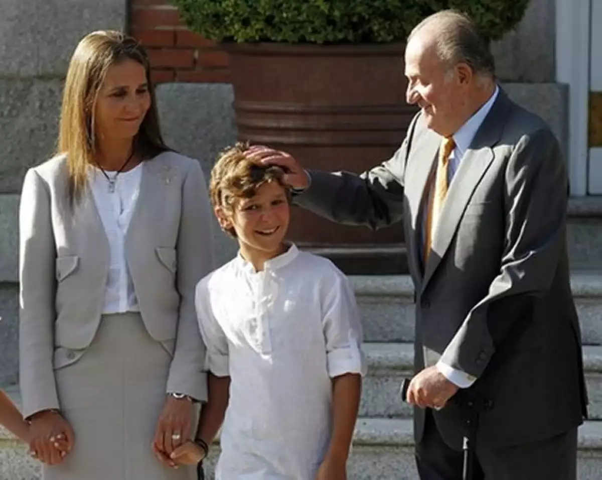 Según informó la prensa española, Felipe Juan Froilán incumplió el reglamento de armas de la Guardia Civil, pues no tiene la edad para utilizar armas de fuego.