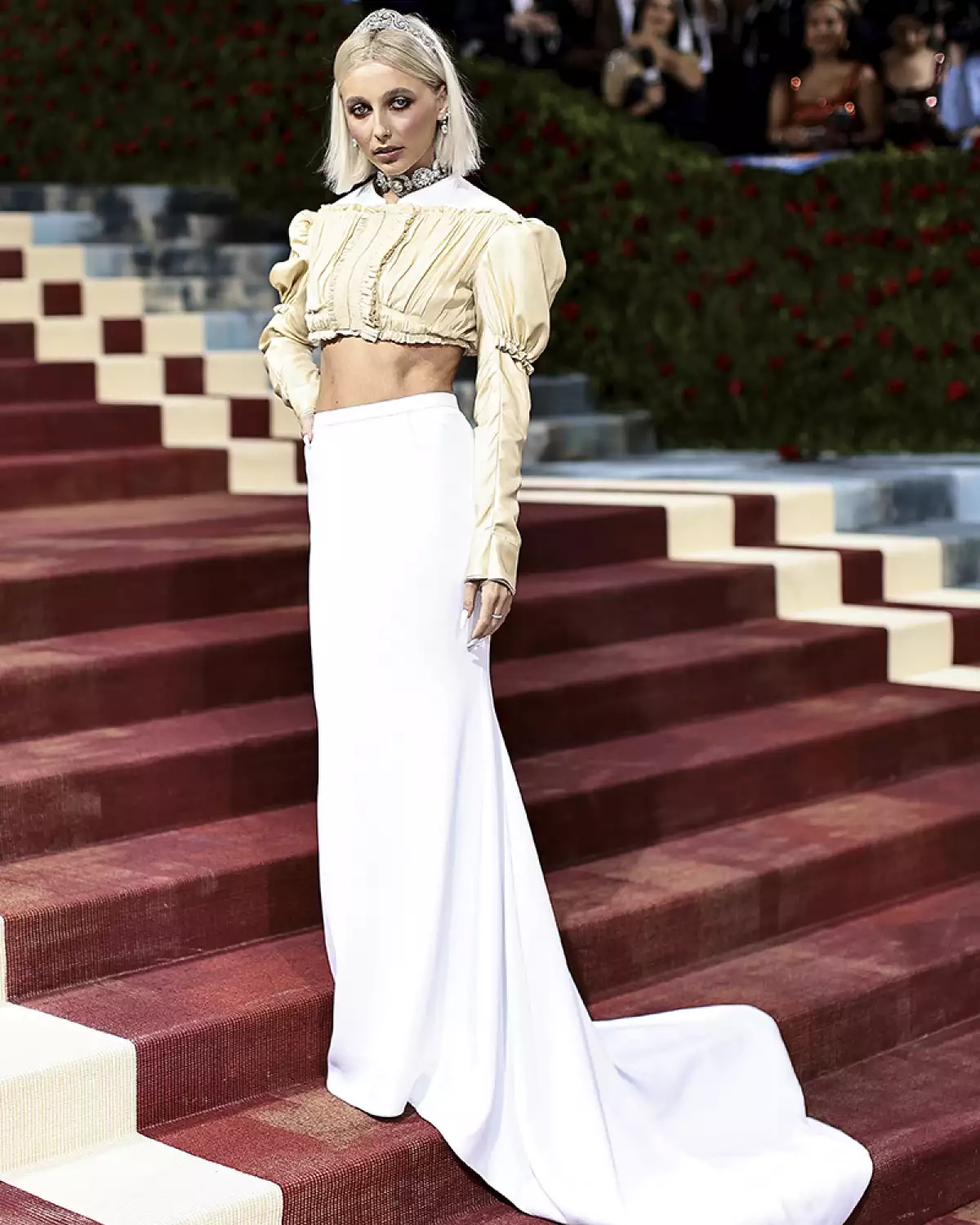 Emma-Chamberlain-clan-louis-vuitton-met-gala-2022-gilded-glamour-1.jpg