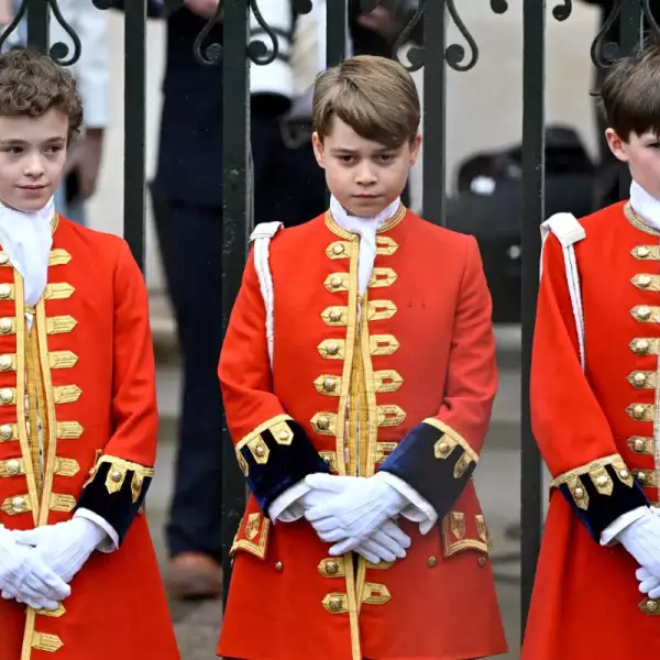 Miembros de la Familia Real Británica en la coronación del rey Carlos III
