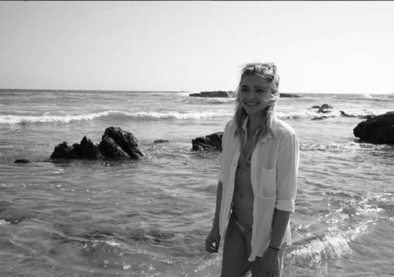 Chloë y Brooklyn estuvieron juntos en Laguna Beach, donde él le tomó una sexy foto.
