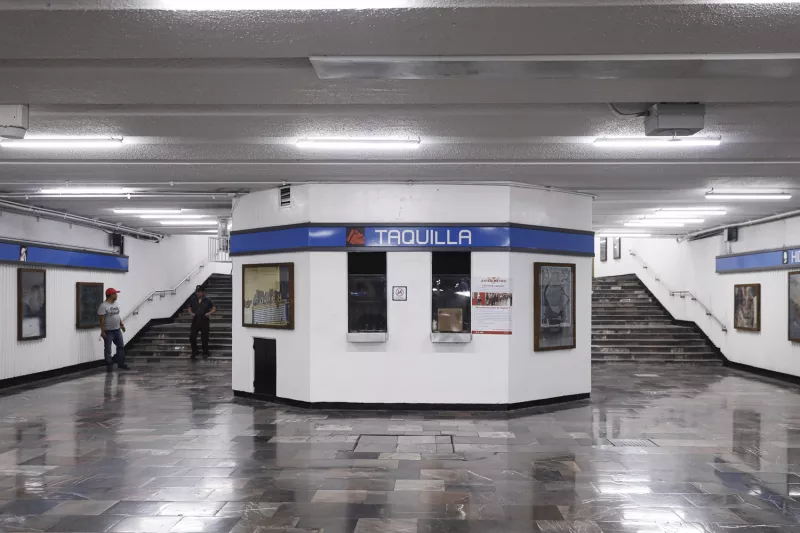 Taquillas metro Hidalgo.jpg