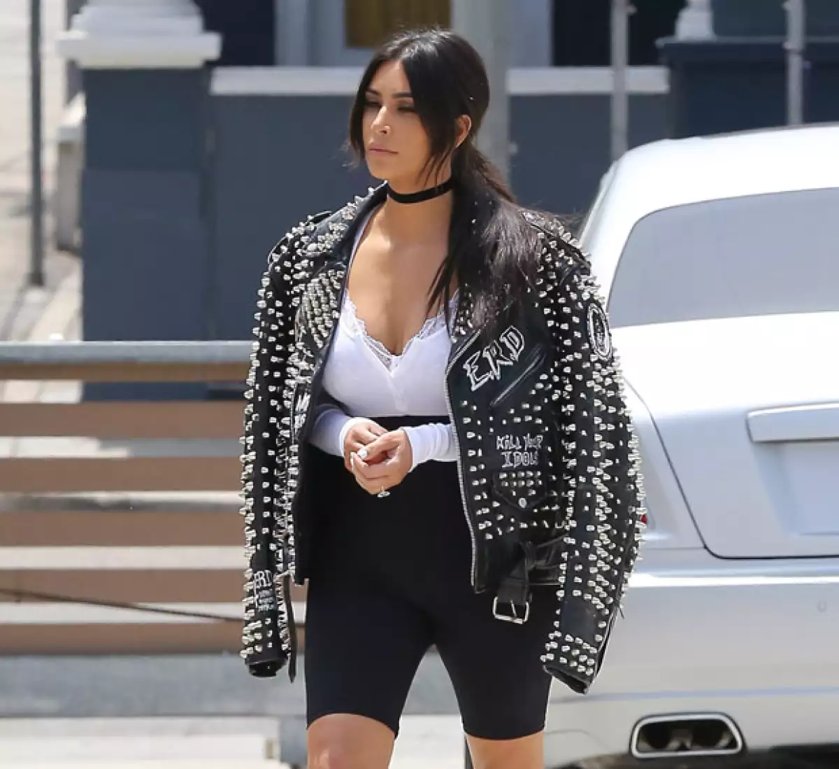 Lo que más llamó la atención fue su chamarra que, más que estar ad hoc para la ocasión, llamaba demasiado la atención.