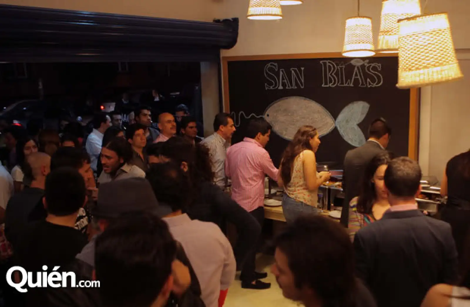 En el nuevo restaurante se pueden comer mariscos, en un ambiente cosmopolita.