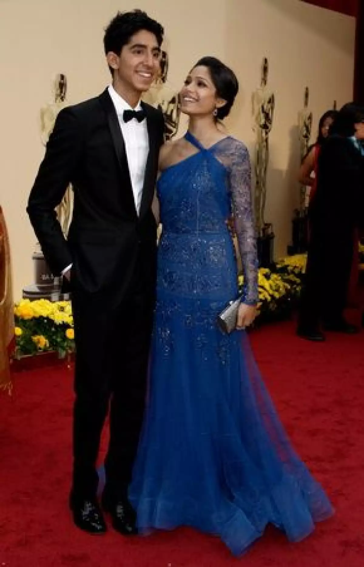 La pareja de actores y protagonistas de `Slumdog Millionaire´ fueron vistos muy cariñosos en Israel y la madre de la actriz confirmó el romance de ambos, además de decir que se sentía feliz por ellos.