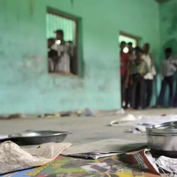 Niños intoxicados por comida en India