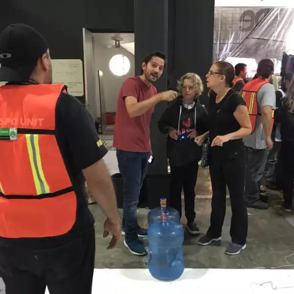 Diego Luna en el centro de acopio en Lago Tanganica 67 en Polanc