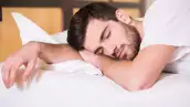 ¿Dormir siestas aumenta el tamaño del cerebro? Esto dice la ciencia